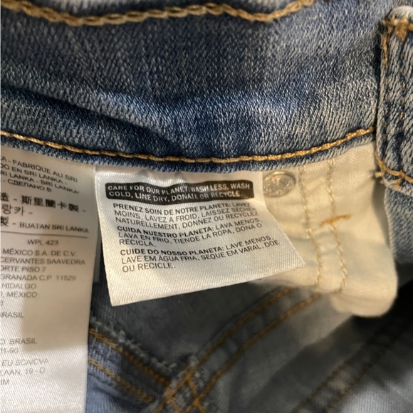 Levi’s Light Wash Mid Rise Mid Length Shorts in Oahu Clouds Size 27 - Picture 10 of 12